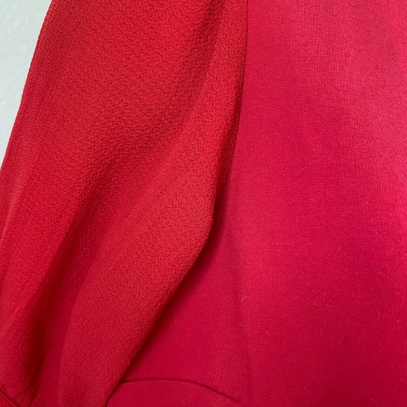 Cute top with textured sleeves - Picture 2 of 7